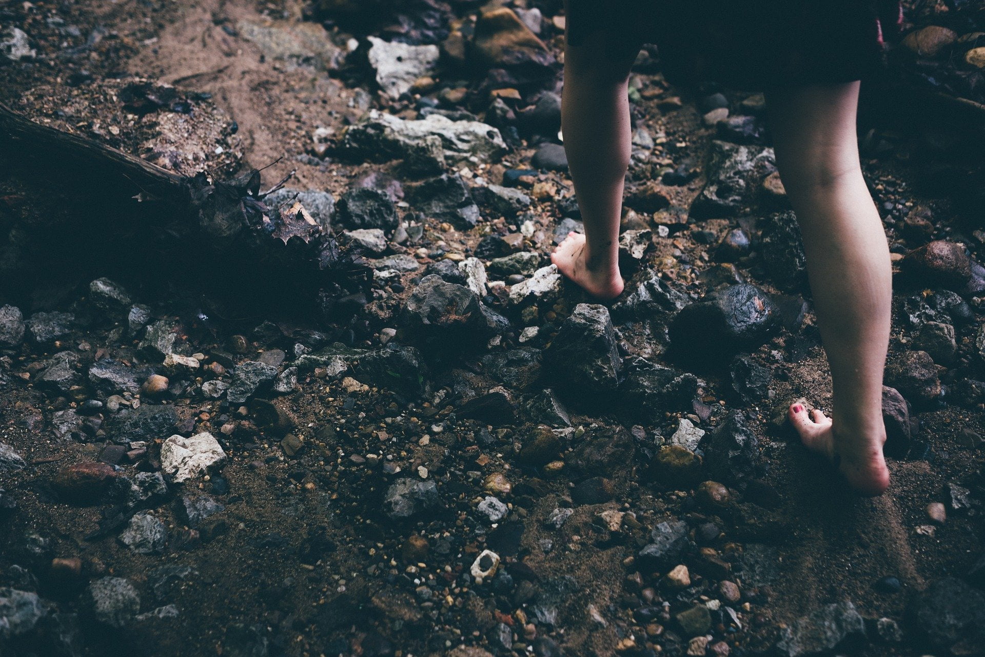 barefoot-1149848_1920